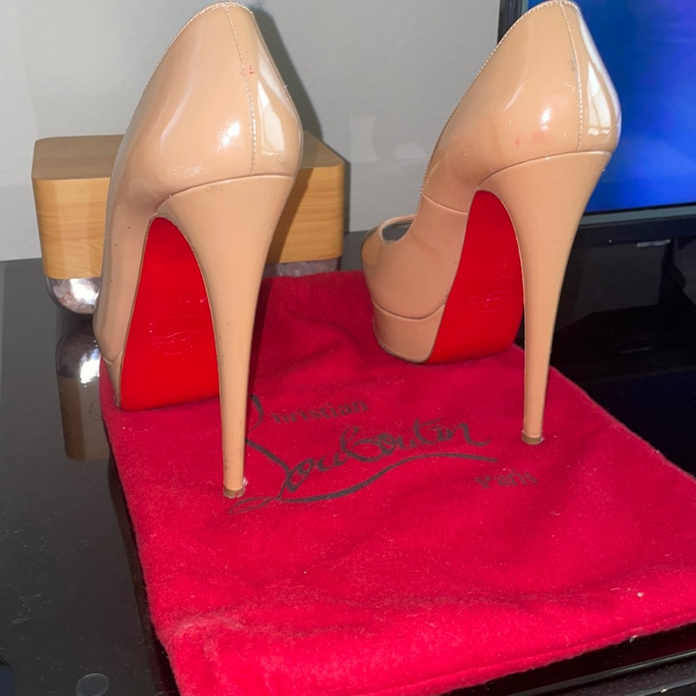 Loubiton patent leather pumps✨ - Picture 2 of 7